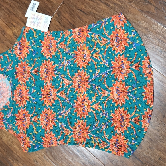 NWT Sleeveless Tank Top LuLaRoe Size L Very Pretty Colors - Picture 3 of 12
